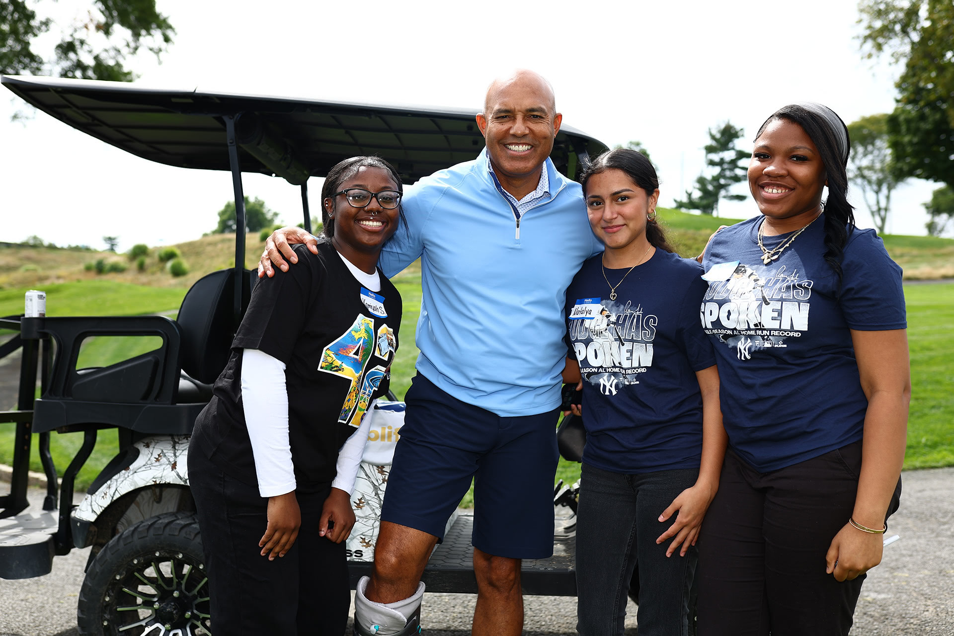 Mariano Rivera with students at a foundation event